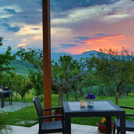 Kır Evi Verdi Colline